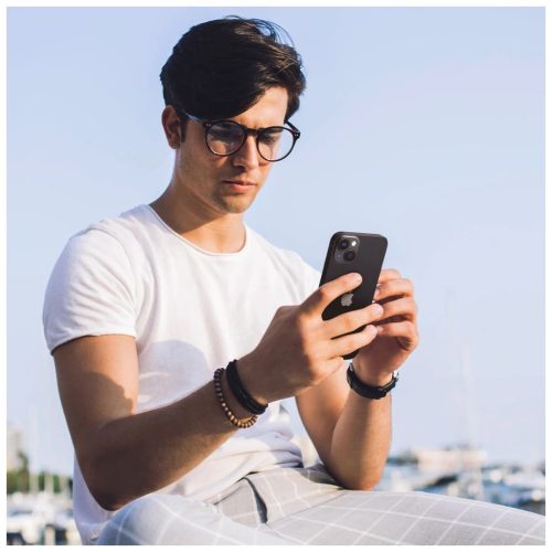 SPIGEN OPTIK.TR “EZ FIT” kameravédő 2 db – iPhone 14 / 14 Plus / 15 / 15 Plus készülékhez – fekete