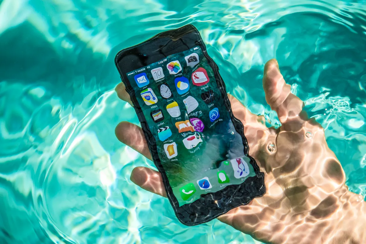  IP68 – Tényleg vízálló a telefonod? Amit tudnod kell, mielőtt a vízpart közelébe viszed!